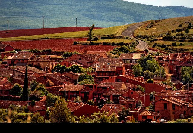 Pueblos Rojos y Negros de la Sierra de Ayllón